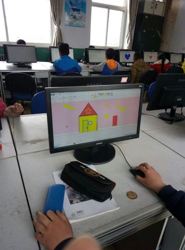 黄北学校四年级信息技术课画图